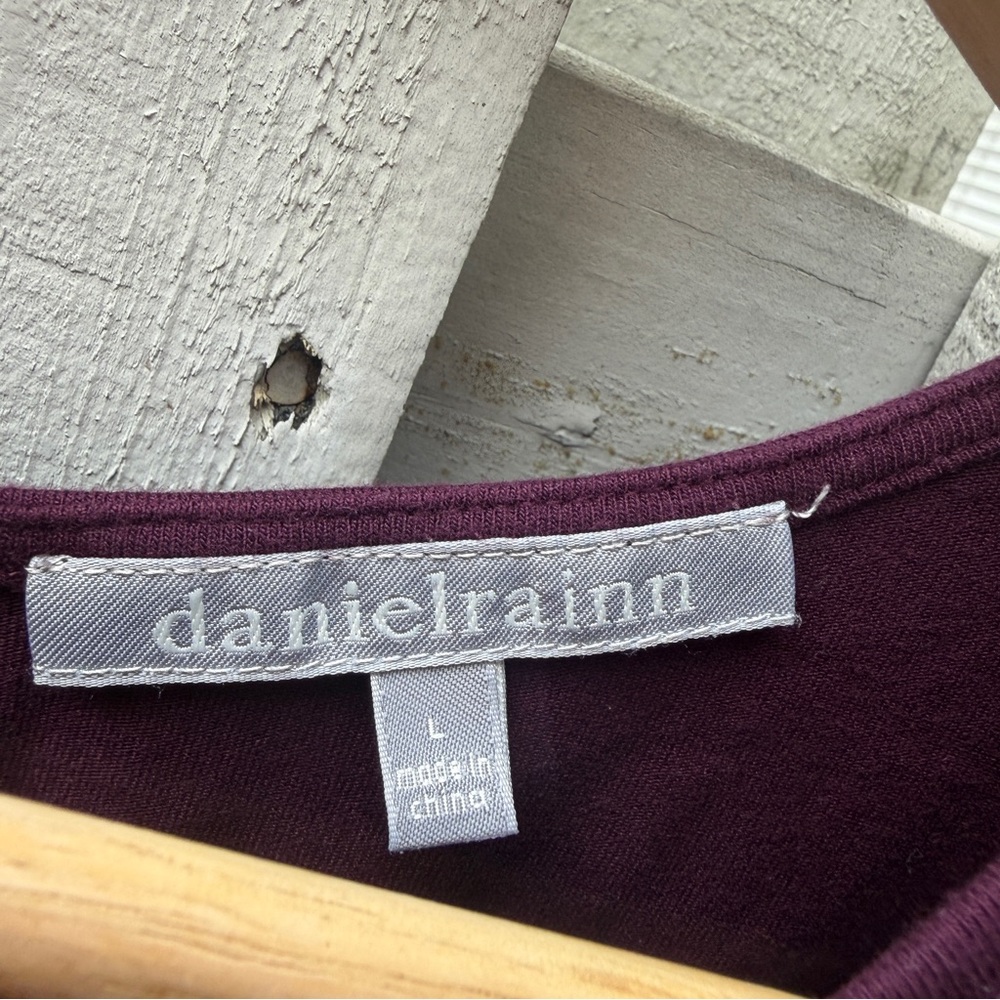 Daniel Rainn Cap-Sleeve Pleated Neck Top in Burgundy - Picture 3 of 5